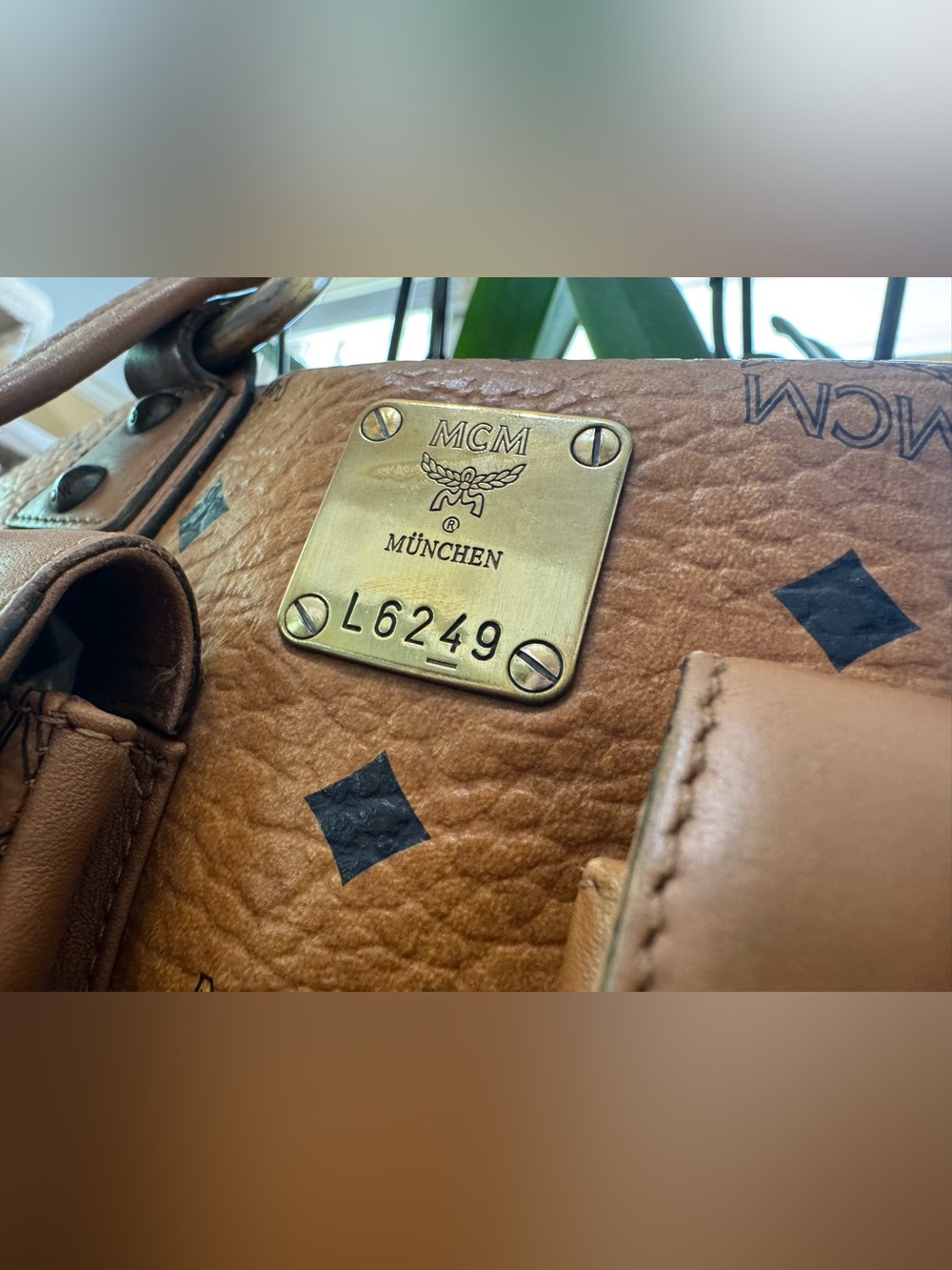 MCM Cognac Visetos Monogram dual-pocket satchel - Picture 4 of 17